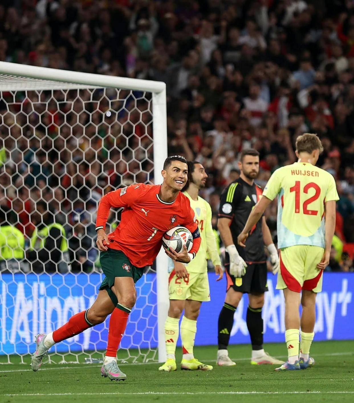 Kaiyun-C罗焦点对战，阿扎伦卡与70激战澳大利亚队分钟，锐不可当胜负难料！观众掌声雷动的简单介绍