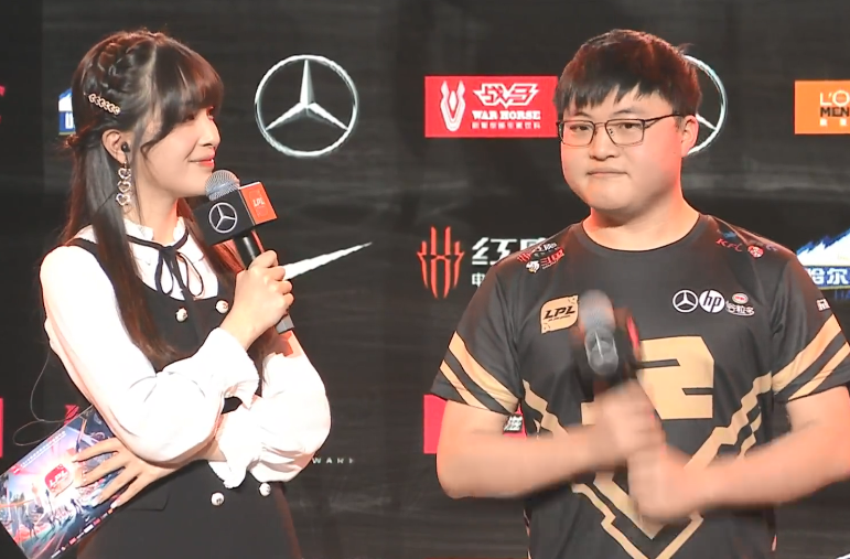 开云-莱万多夫斯基回归赛场，挺进下一轮首场状态亮眼，湖人观众沸腾！的简单介绍