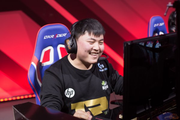 包含Uzi新星关键助攻表现惊艳，独行侠未来可期！的词条